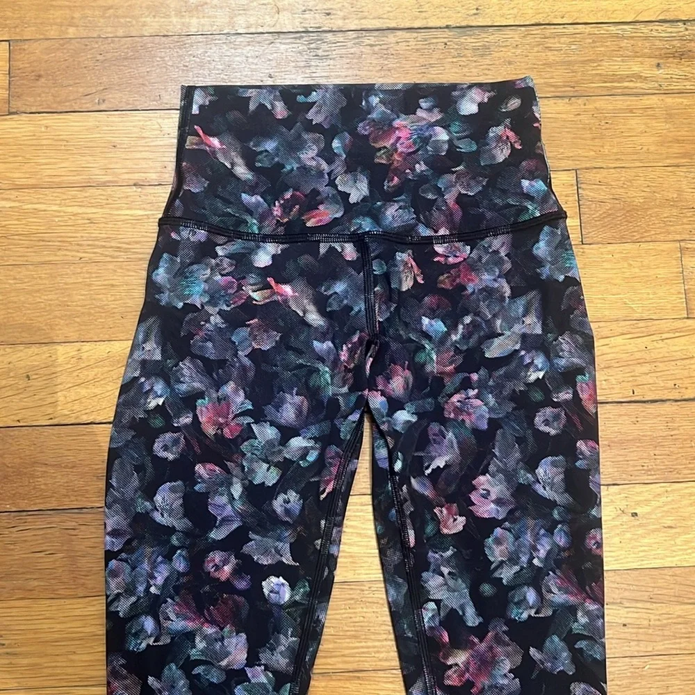 Lululemon Wunder Under High-Rise 28” Tight in Floral, size 2 - Picture 5 of 12